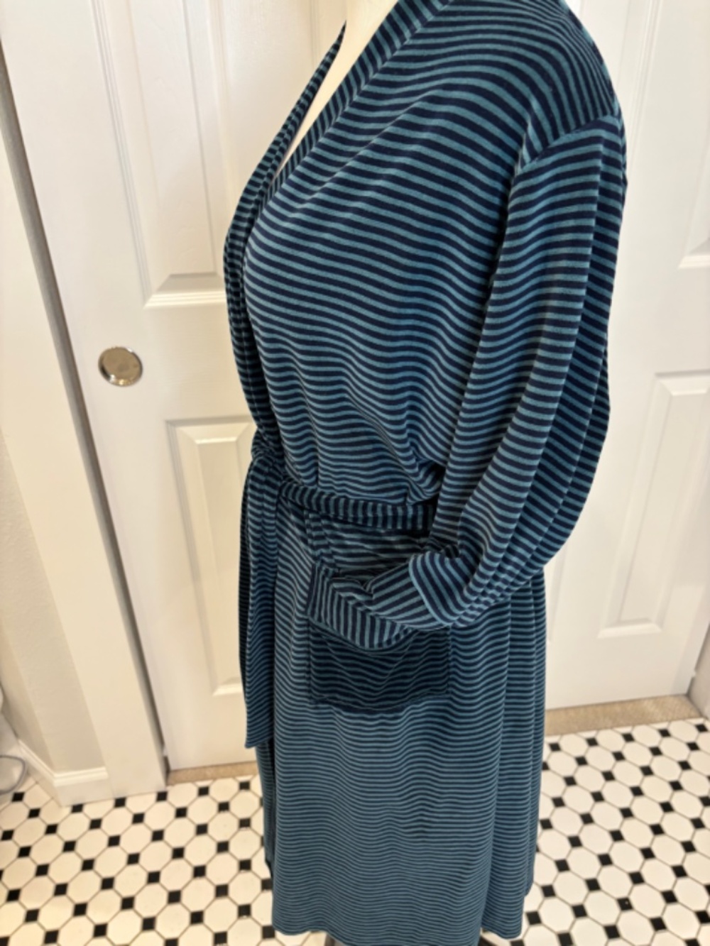 PIP VELOUR WRAP ROBE SIZE SMALL - Picture 3 of 5